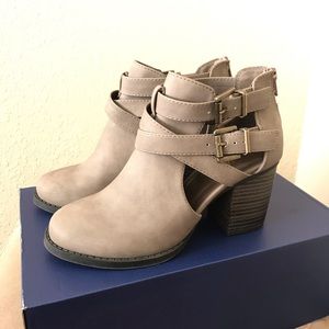 Women’s booties with heel